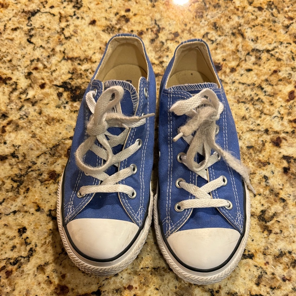 Converse Kids Blue and White Sneakers gym shoes size 3 kids
